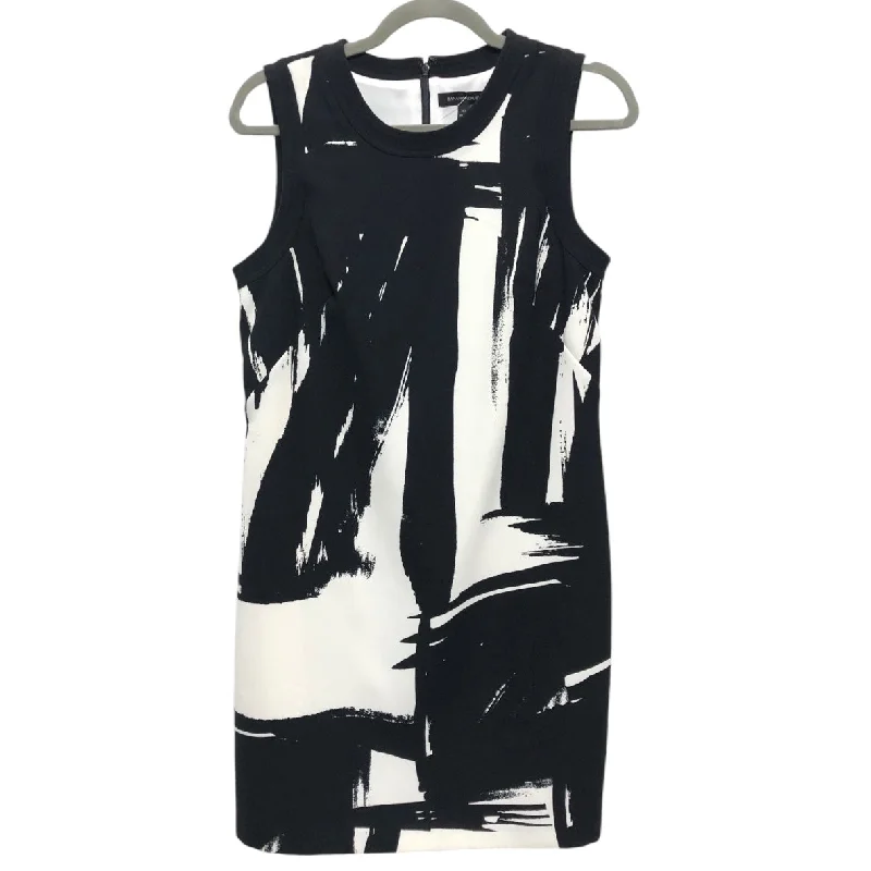 Super Deal Dress Casual Short By Banana Republic In Black & White, Size: 10