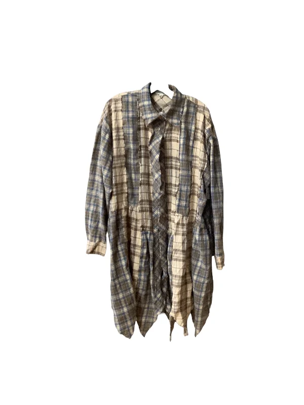 Year-End Clearance Dress Casual Short By Oli & Hali In Plaid Pattern, Size: M