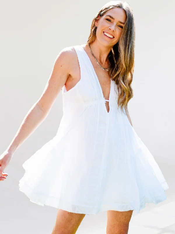 Best Bargains Colby Cali White Deep V-neck Sundress