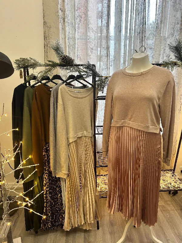 Loyalty Reward Pleated Maxi Dress with Jersey Top